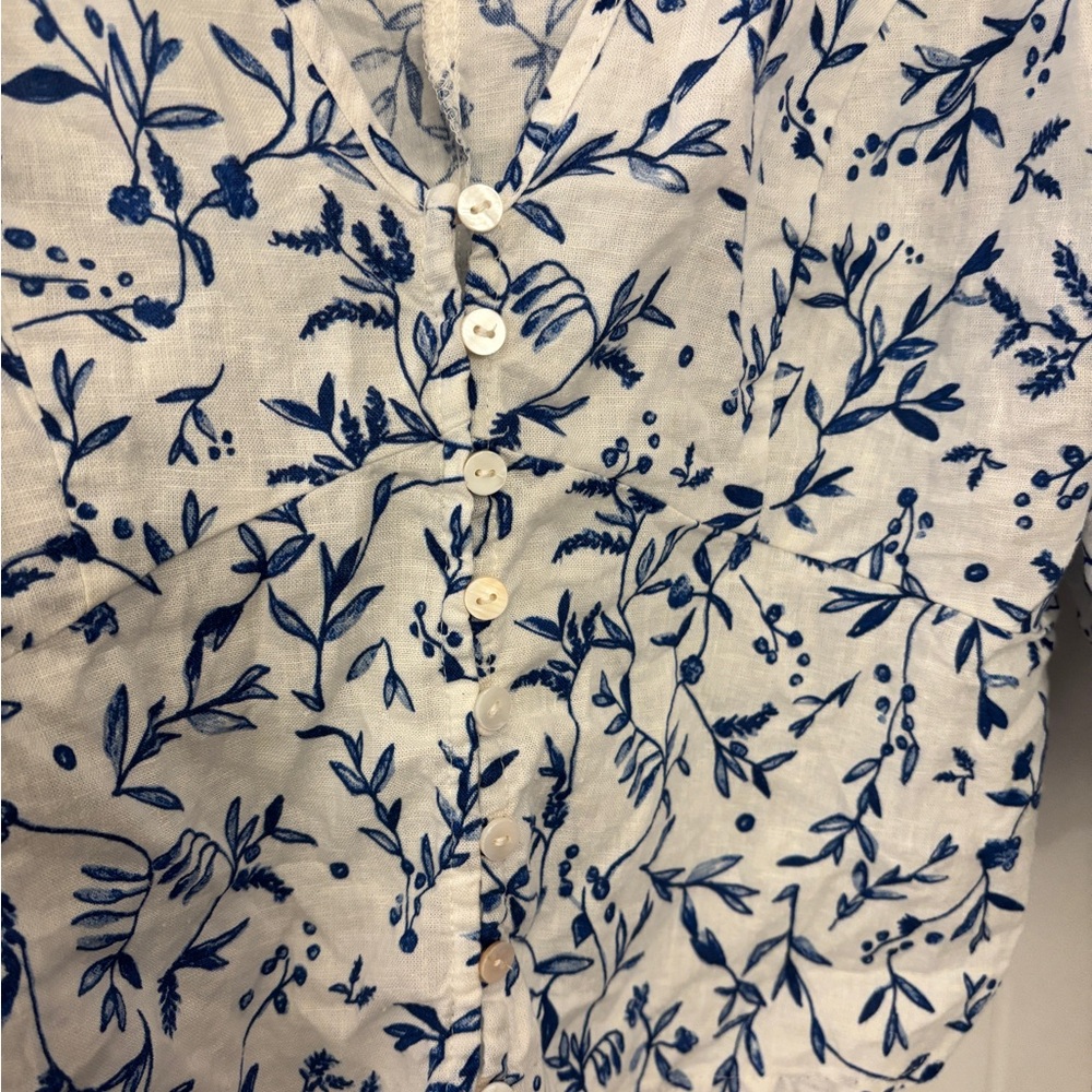 H&M Floral Blue and White Button Up Women's Top size Small - Picture 3 of 3